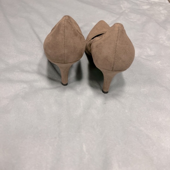 Small cute beige heels - Picture 3 of 3